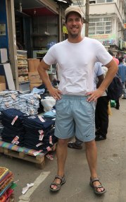 C'est pas un gars fier de ces nouveaux shorts ça!?!